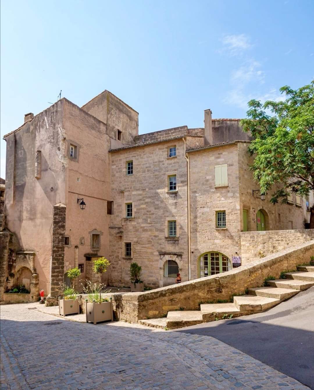 PEZENAS